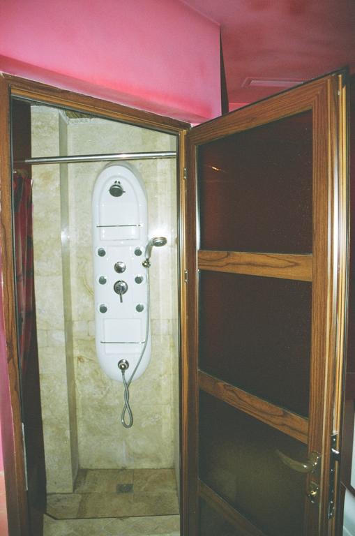 Motel Acapulco Erevan Esterno foto