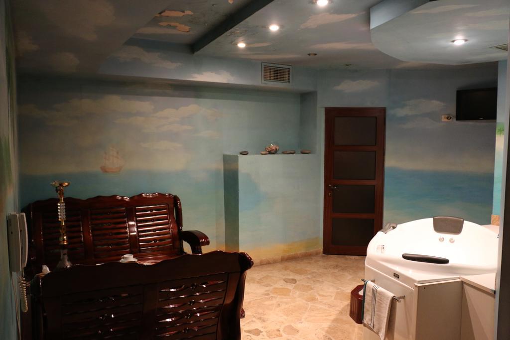 Motel Acapulco Erevan Esterno foto